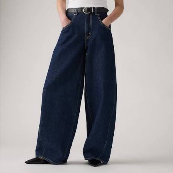 NEW Levi's Super Baggy Barrel Leg Blue Jeans in Dark Wash Women's 33 - Picture 2 of 13